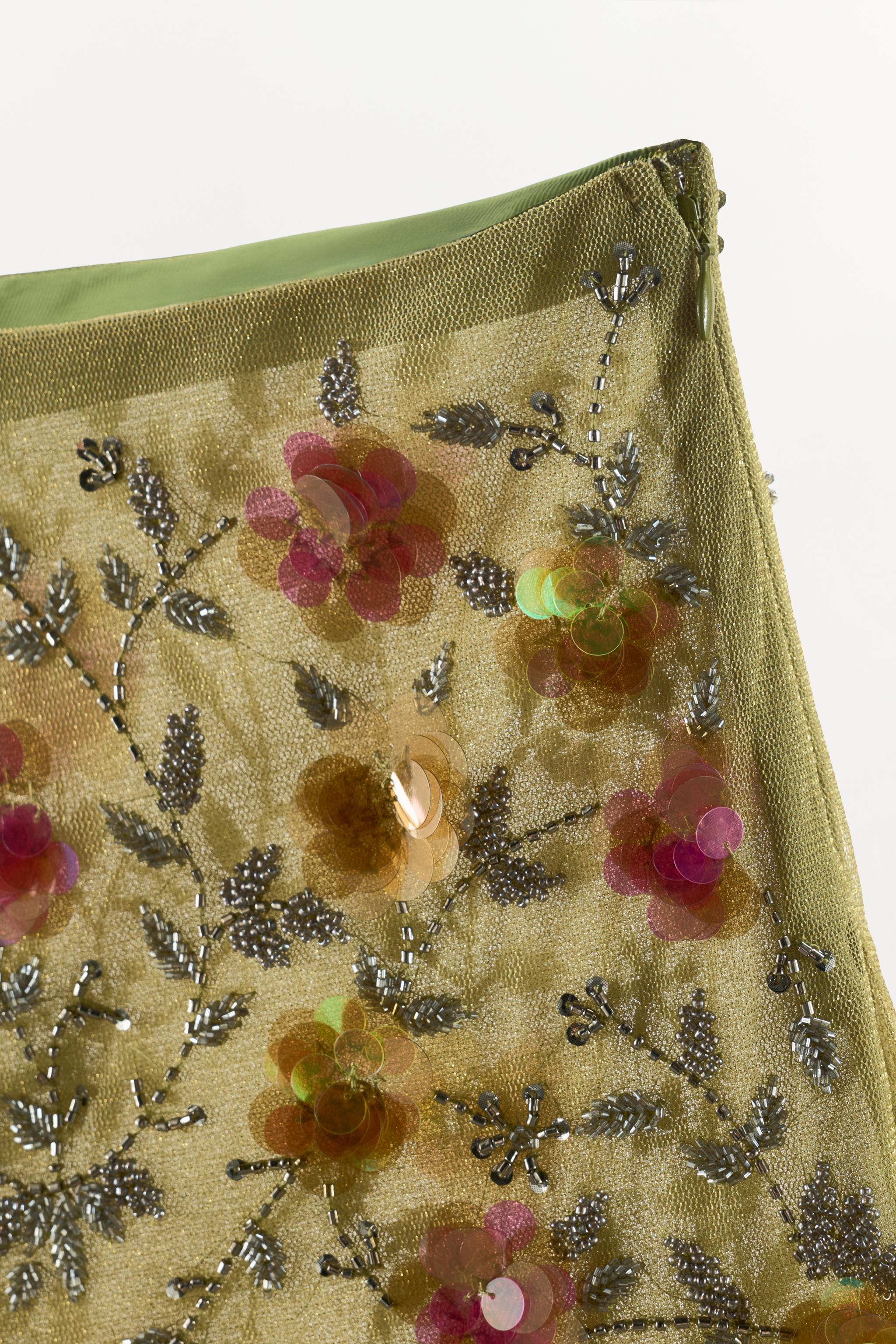 SHORT BRODÉ AUX MOTIFS FLORAUX